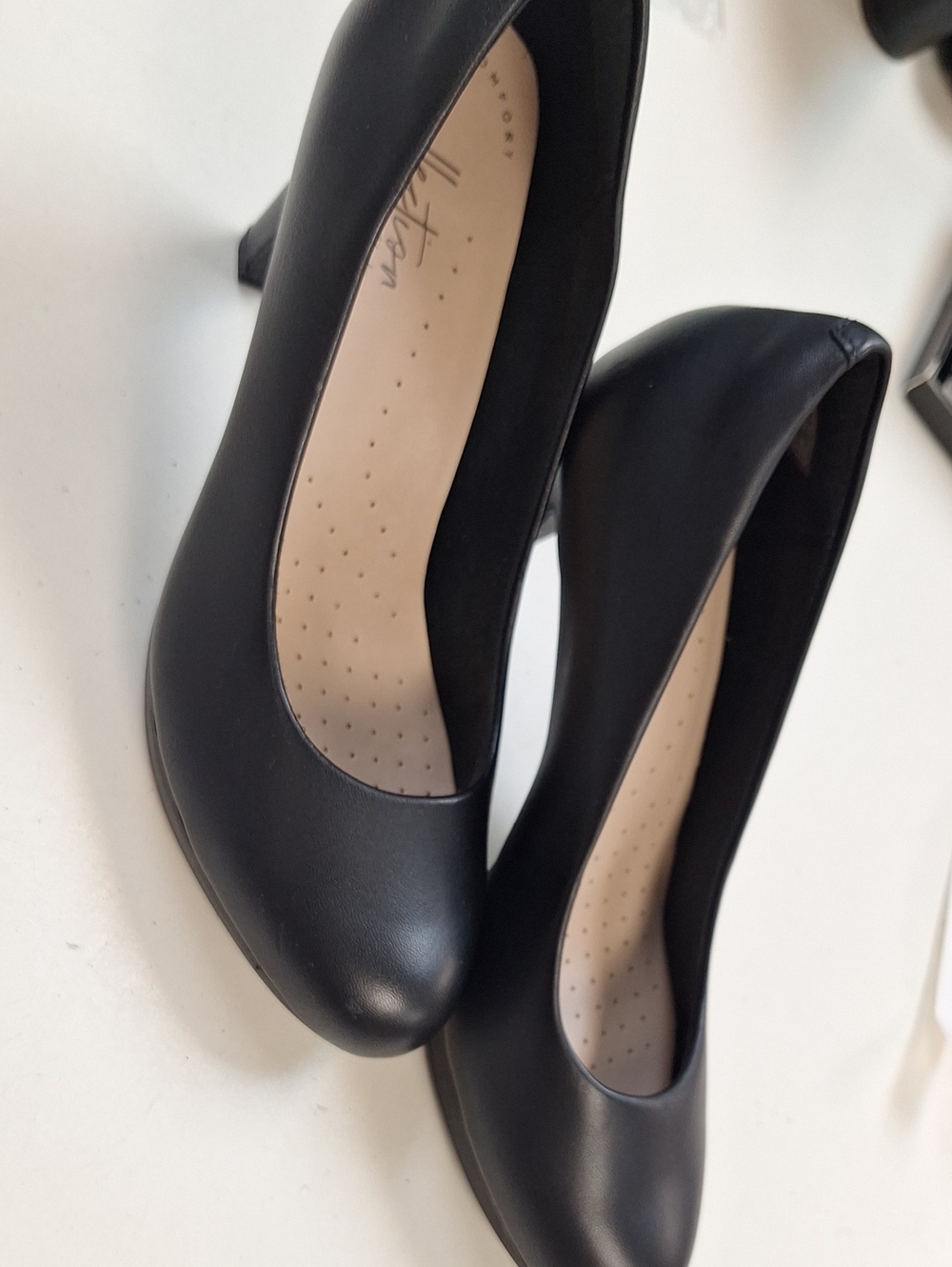Clarks Black Leather Round-Toe Pumps